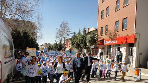 22 Mart Dünya Su Günü İlçemiz Süloğlu İlkokulu öğrencilerinin yürüyüşü