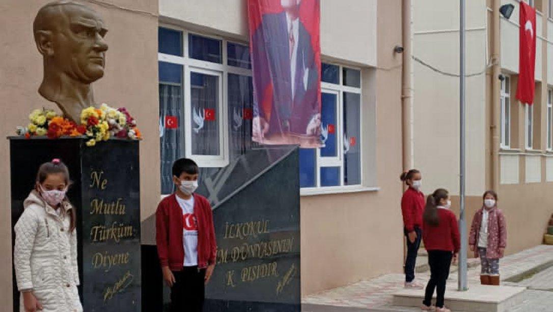 Okullarımızda 10 Kasım Atatürk'ü Anma Programları Gerçekleştirildi.