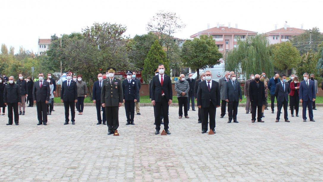 10 Kasım Atatürk'ü Anma Günü Programı Kapsamında Çelenk Sunma Töreni Gerçekleştirildi.