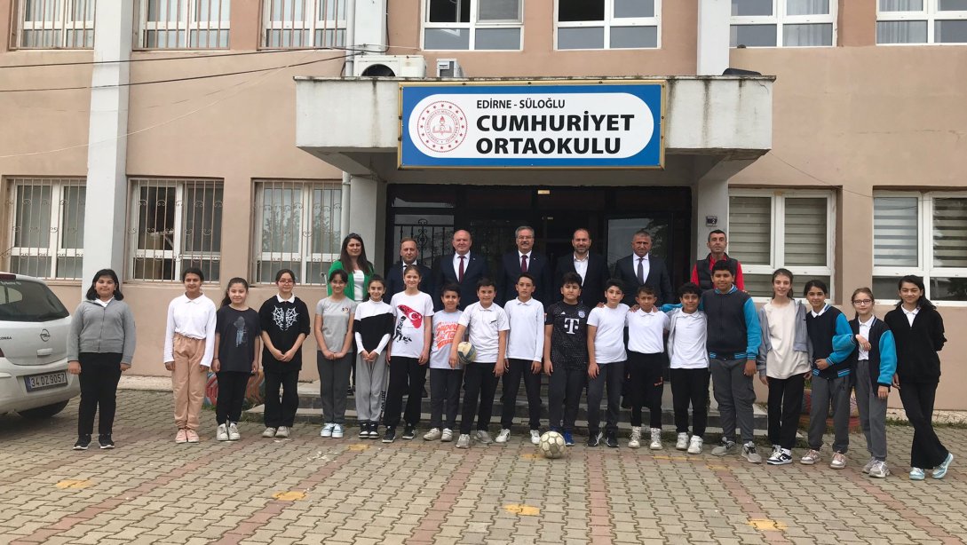 İl Milli Eğitim Müdürü Sayın Dr.Önder ARPACI ,Cumhuriyet Ortaokulu öğretmen ve öğrenci ziyareti.